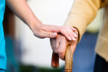 Accompagnamento e trasporto protetto di persone anziane e/o disabili